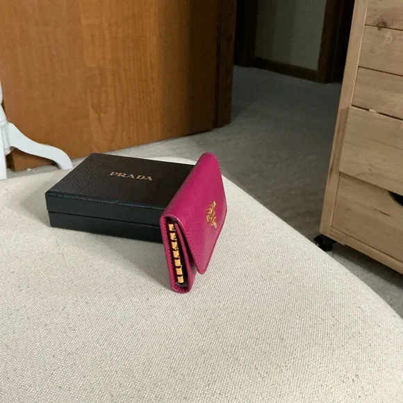 BRAND NEW Prada Saffiano Leather 6-Key Holder - Picture 7 of 7